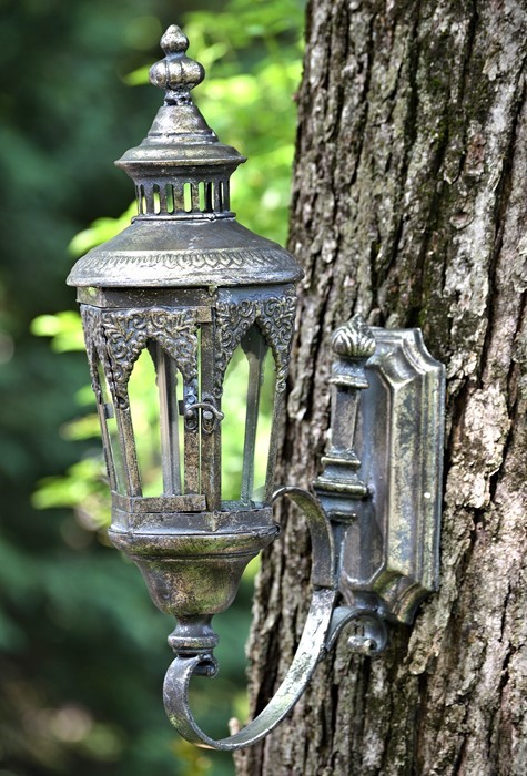 OLD STYLE WALL HANGING LANTERN 