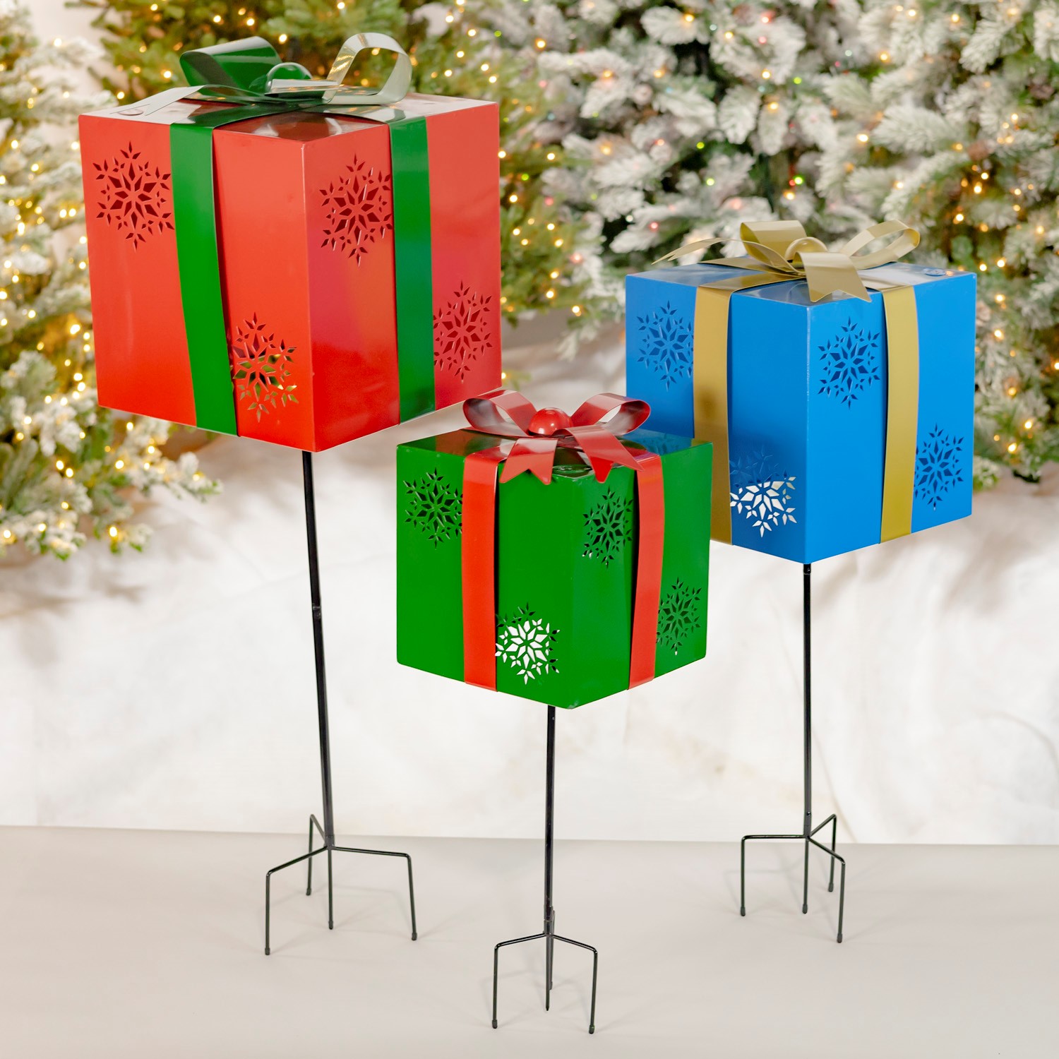 Zaer Ltd. International Set of 3 Assorted Christmas Gift Boxes with Snowflake Cutouts Garden Stakes ZR210607-SET