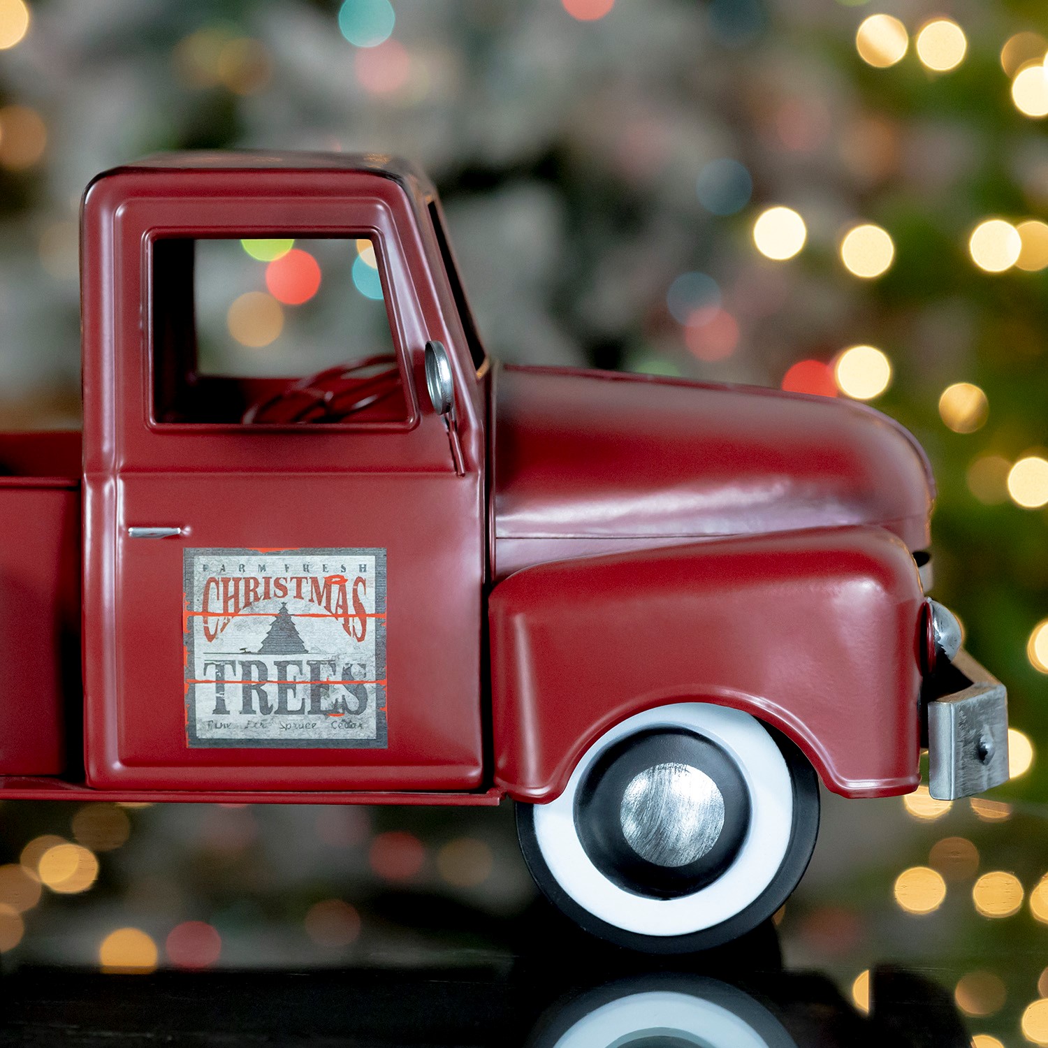 Iron Christmas Old Style Truck with Tree in Glossy Red