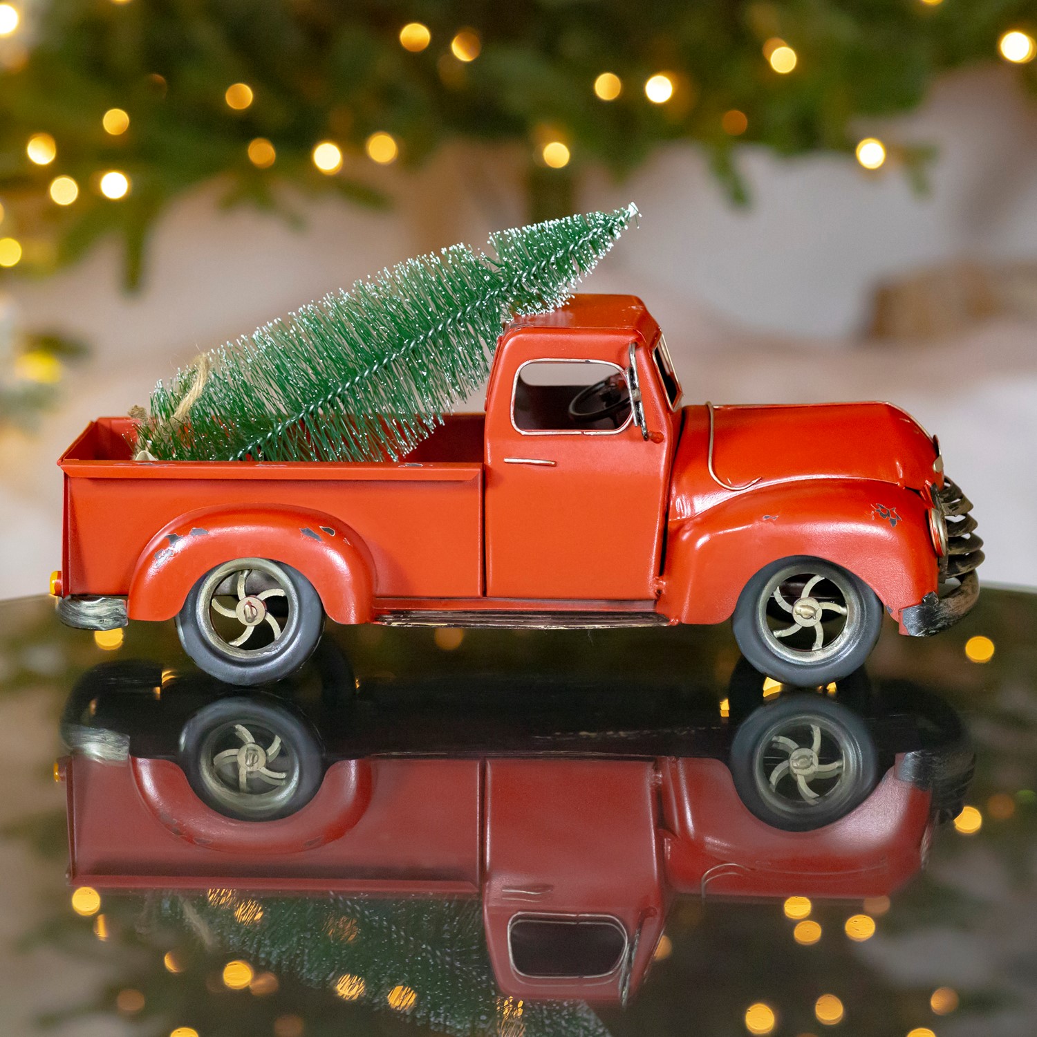 Iron Christmas Old Style Truck with Tree in Glossy Red