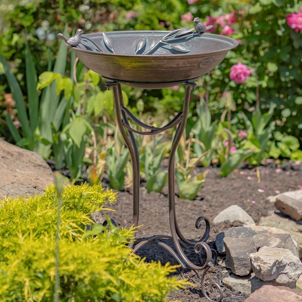 Galvanized Scallop deals Edge Birdbath with Birds