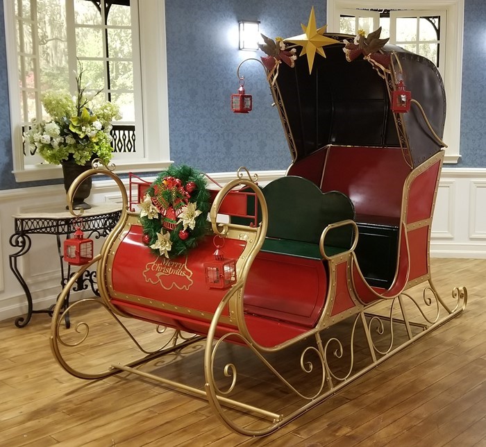 Grand Victorian Christmas Sleigh with Roof